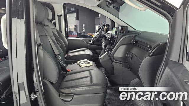 Hyundai Staria 2024 — ფოტო 13/20