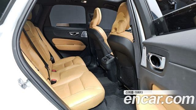 Volvo XC60 2021 — Şəkil 11/20