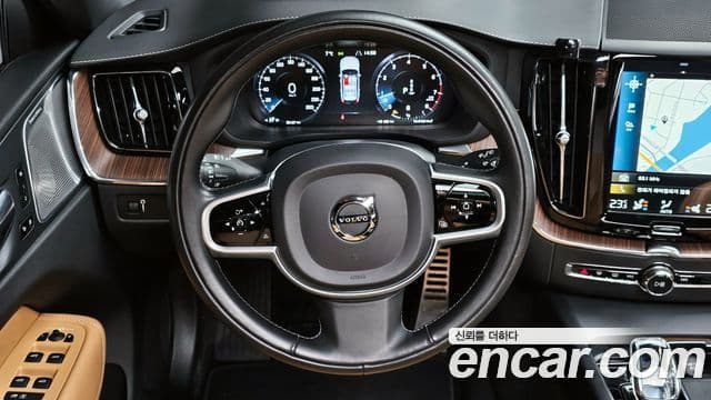 Volvo XC60 2021 — фото 13 из 20