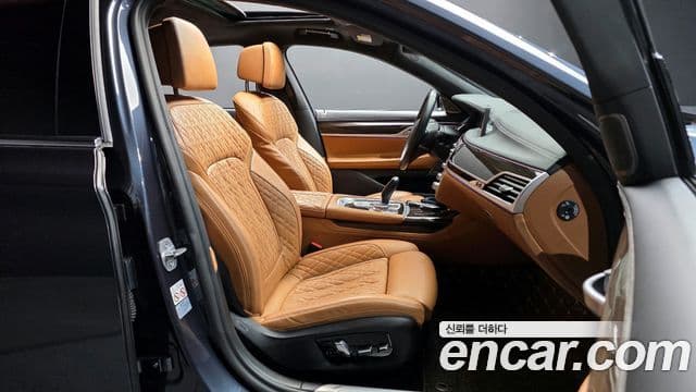 BMW 7 Series 2019 — фото 10 из 20