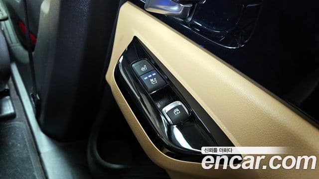 Kia Carnival 2021 — Фото 19/20