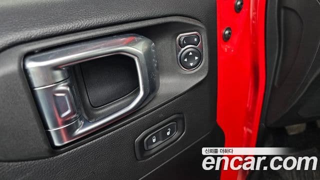 Jeep Wrangler 2021 — Фото 17/20