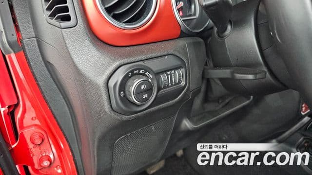 Jeep Wrangler 2021 — Фото 18/20