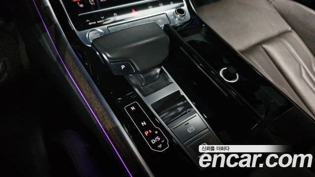 Audi A8 2018 — Şəkil 12/20
