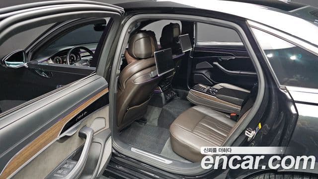 Audi A8 2018 — Şəkil 13/20