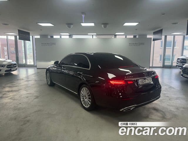 Mercedes-Benz E-Class 2021 — ფოტო 13/17