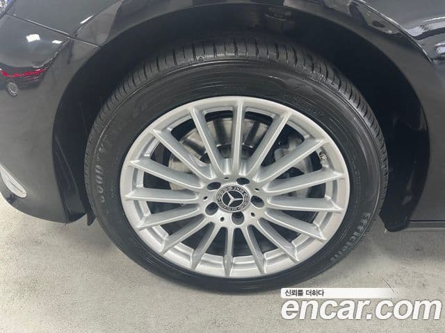 Mercedes-Benz E-Class 2021 — ფოტო 6/17
