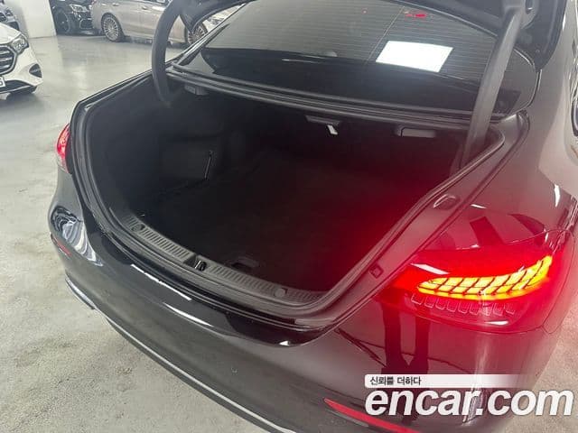Mercedes-Benz E-Class 2021 — ფოტო 15/17