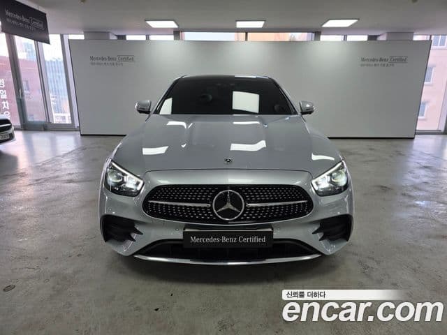 Mercedes-Benz E-Class 2022 — Photo 6/17