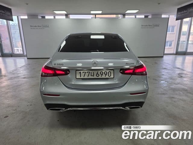 Mercedes-Benz E-Class 2022 — Photo 16/17