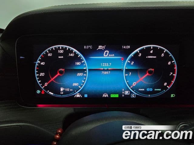 Mercedes-Benz E-Class 2022 — Photo 11/17