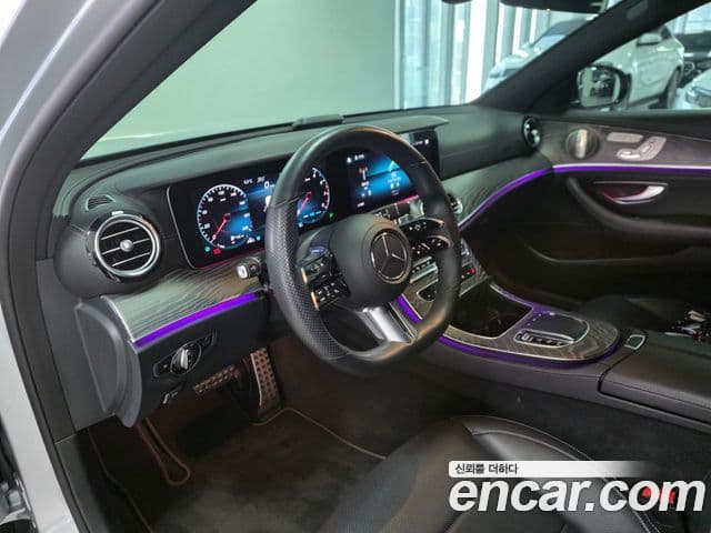 Mercedes-Benz E-Class 2022 — Photo 7/17