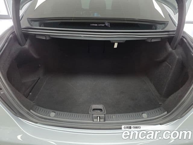 Mercedes-Benz E-Class 2022 — Photo 3/17