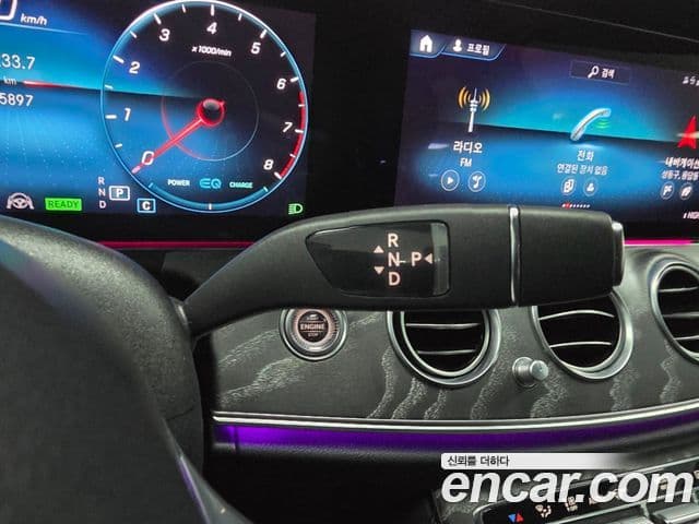 Mercedes-Benz E-Class 2022 — Photo 15/17