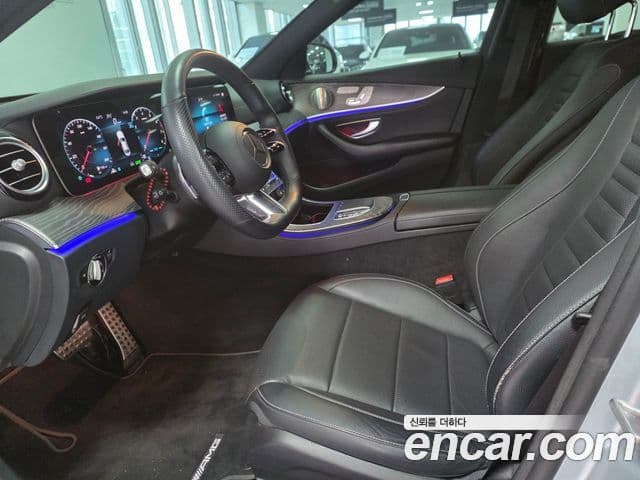 Mercedes-Benz E-Class 2022 — Photo 17/17
