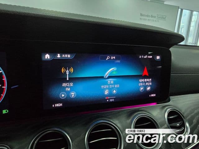 Mercedes-Benz E-Class 2022 — Photo 4/17