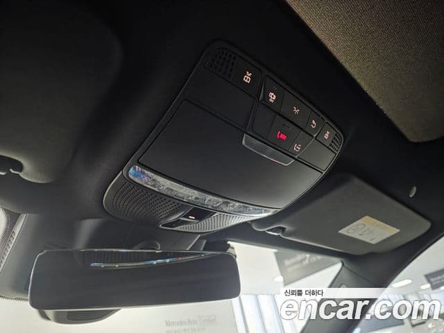 Mercedes-Benz E-Class 2022 — Photo 12/17