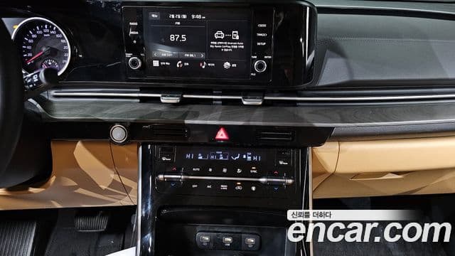 Kia Carnival 2023 — Фото 16/20