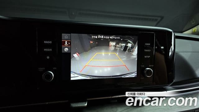 Kia Carnival 2023 — Фото 17/20