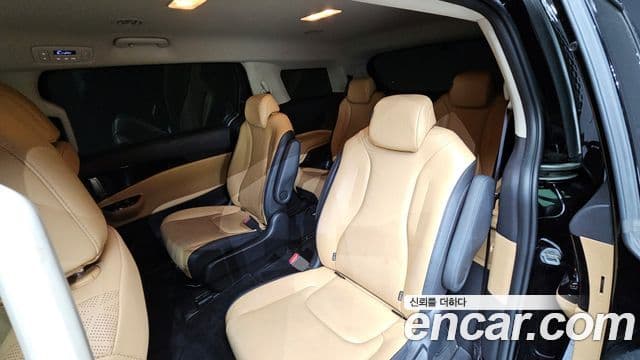 Kia Carnival 2023 — Фото 19/20