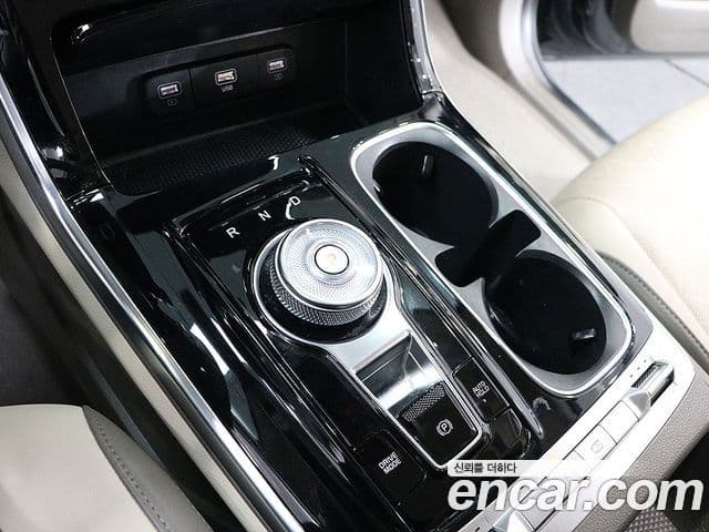 Kia Carnival 2023 — Şəkil 9/20