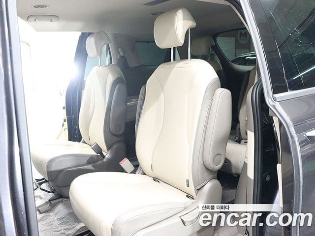 Kia Carnival 2023 — Şəkil 16/20