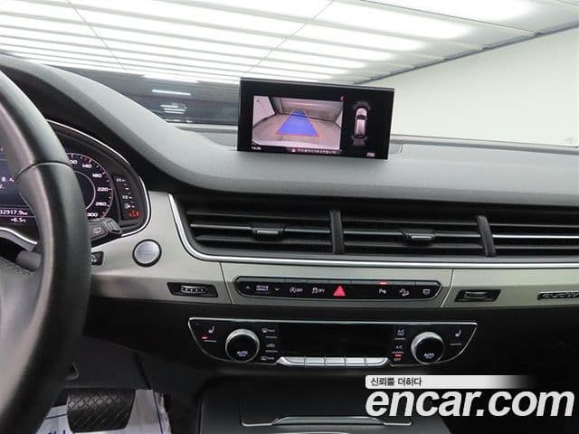 Audi Q7 2019 — ფოტო 8/20
