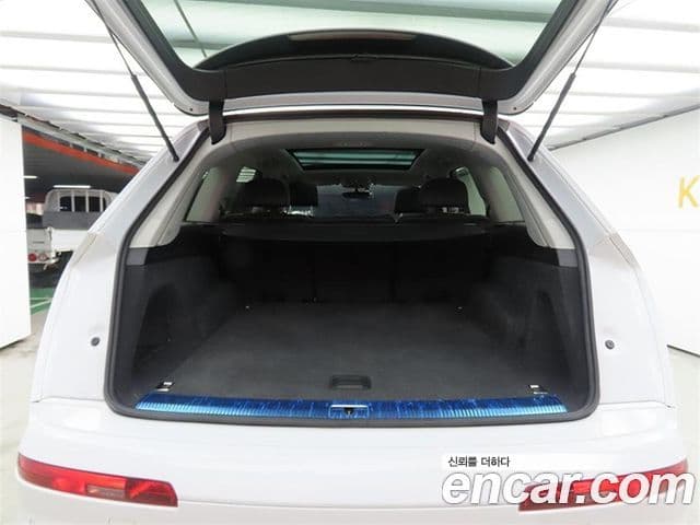 Audi Q7 2019 — ფოტო 17/20