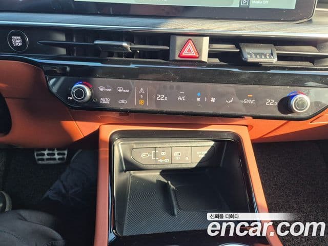 Kia K5 2023 — ფოტო 17/20