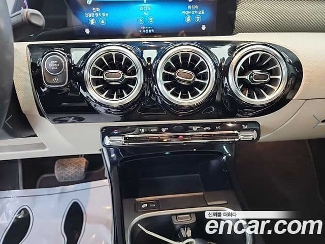 Mercedes-Benz A-Class 2022 — ფოტო 17/19