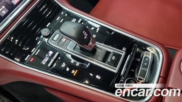 Porsche Panamera 2018 — Şəkil 17/18