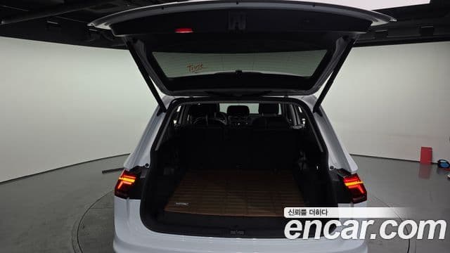 Volkswagen Tiguan Allspace 2022 — ფოტო 20/20