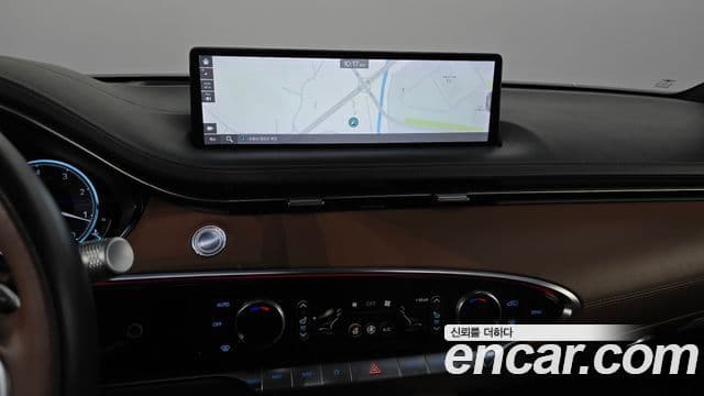 Genesis GV70 2021 — ფოტო 14/20