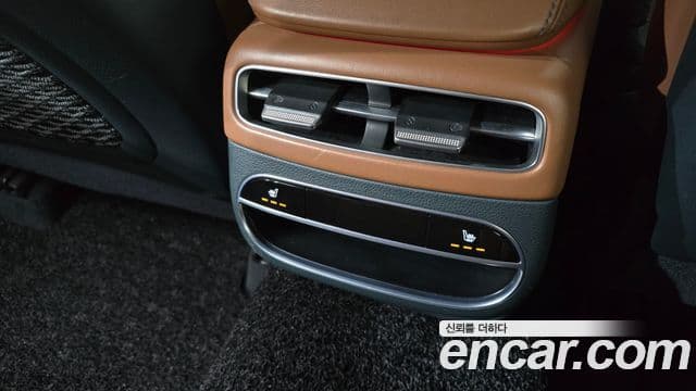 Genesis GV70 2021 — ფოტო 18/20