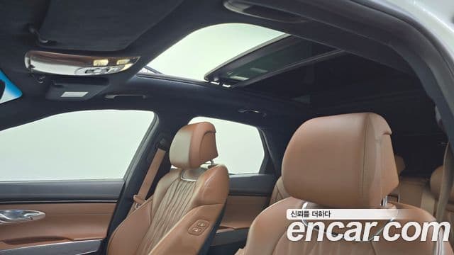 Genesis GV70 2021 — ფოტო 19/20