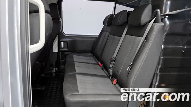 Hyundai Staria 2023 — Şəkil 13/20