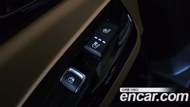 Kia Carnival 2023 — Фото 17/20