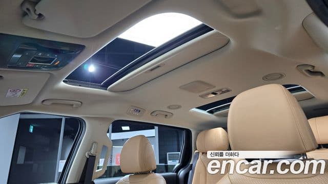 Kia Carnival 2023 — Фото 19/20