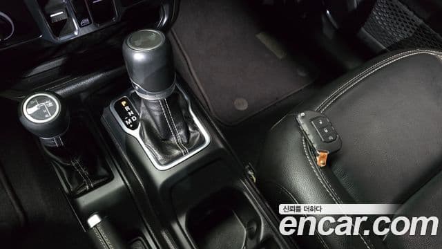 Jeep Wrangler 2022 — Şəkil 9/20