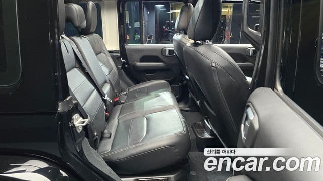 Jeep Wrangler 2022 — Şəkil 13/20