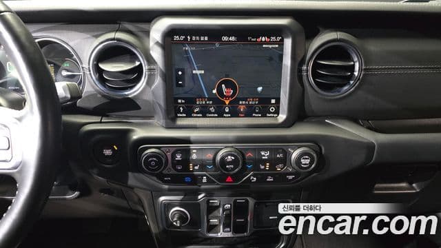 Jeep Wrangler 2022 — Şəkil 15/20