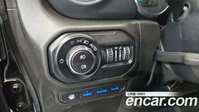 Jeep Wrangler 2022 — Фото 17/20