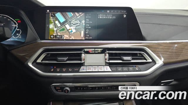 BMW X5 2021 — ფოტო 14/20