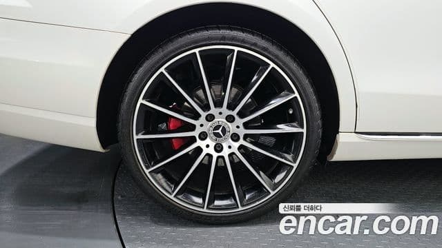Mercedes-Benz E-Class 2018 — Photo 14/20