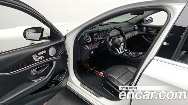 Mercedes-Benz E-Class 2018 — Photo 17/20