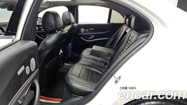 Mercedes-Benz E-Class 2018 — Photo 13/20