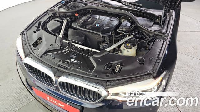 BMW 5 Series 2018 — ფოტო 6/20