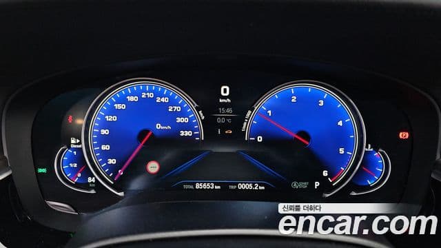 BMW 5 Series 2018 — ფოტო 8/20