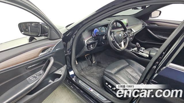 BMW 5 Series 2018 — ფოტო 10/20