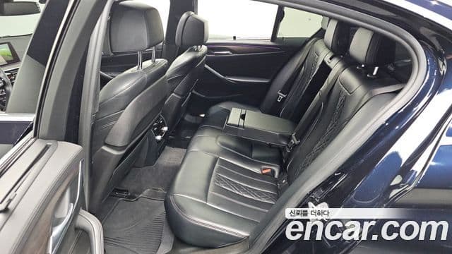 BMW 5 Series 2018 — ფოტო 11/20